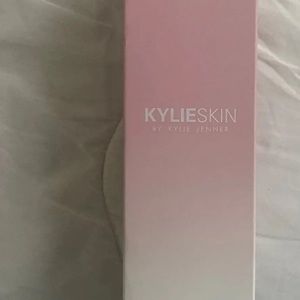 Kylie Skin foaming Face wash